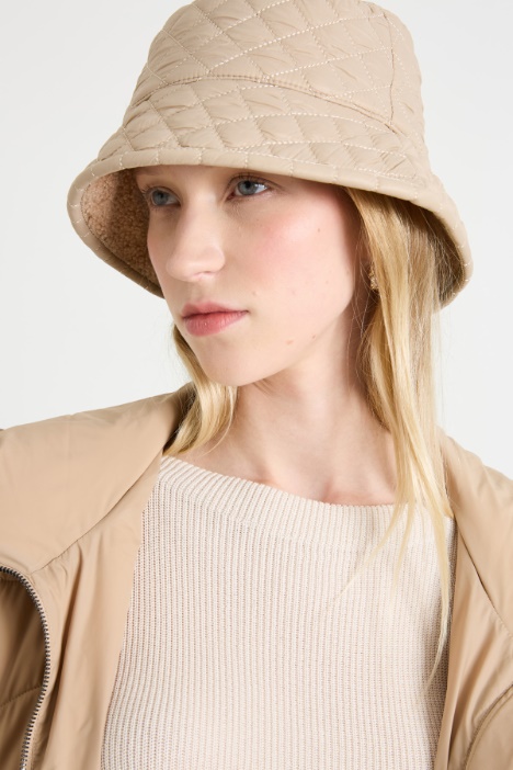 Cappello da pescatore trapuntato