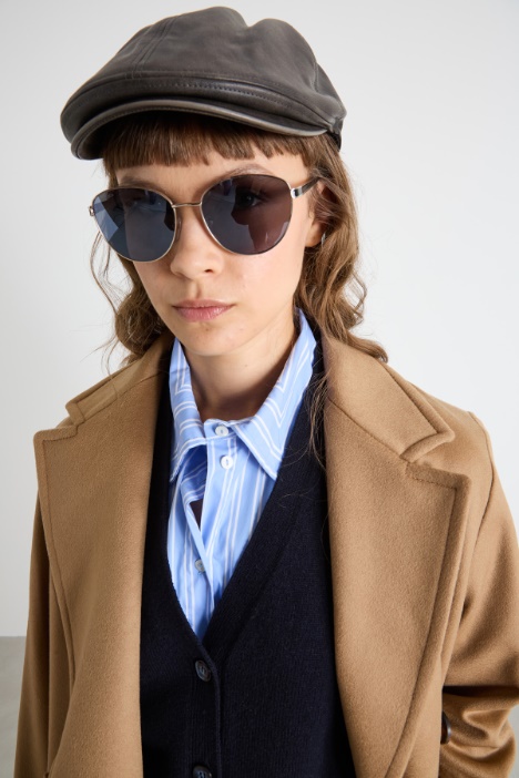 Faux leather hat with visor Intrend