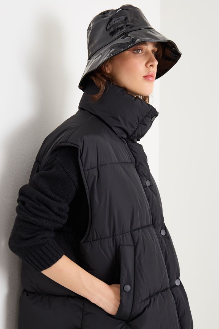 Patent leather effect fisherman's hat Intrend - 2