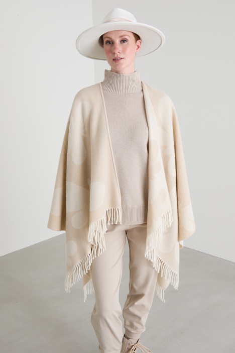 Cappello con nastro in velluto