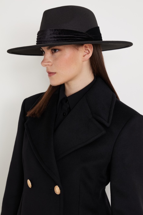 Hat with velvet ribbon Intrend