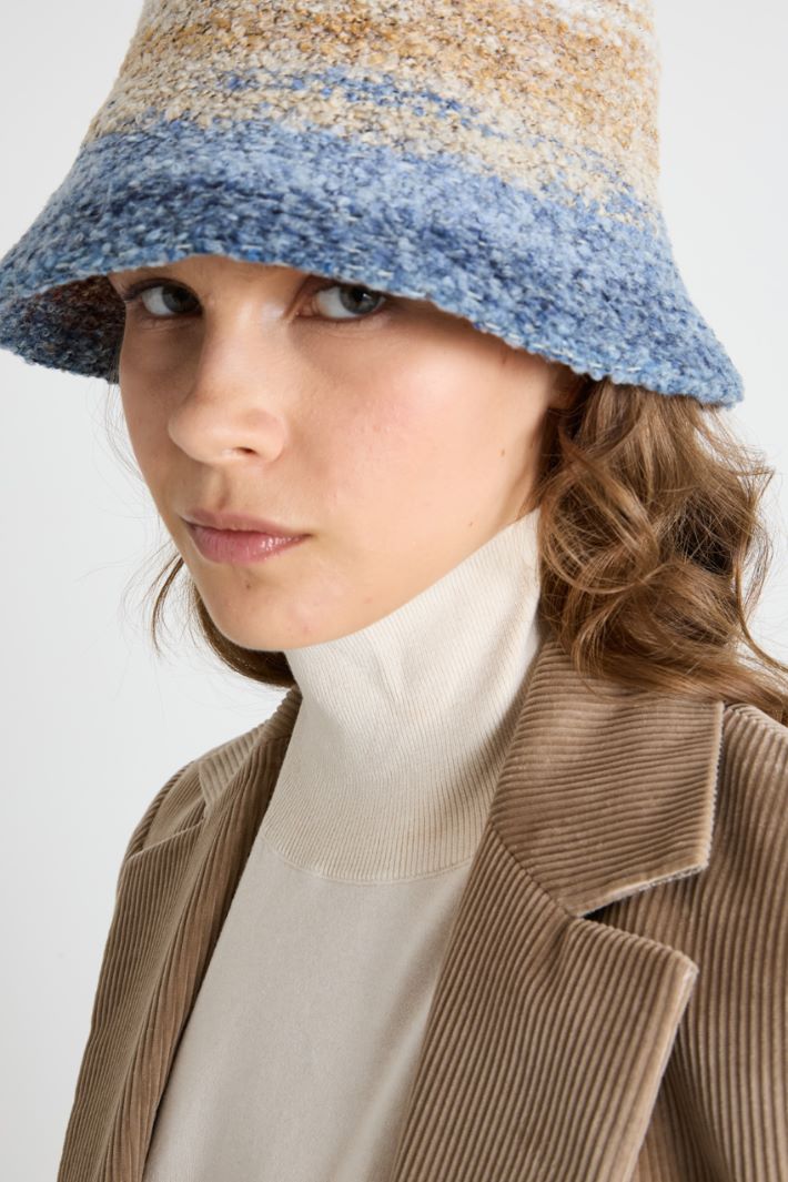 Bouclé fabric hat Intrend - 2