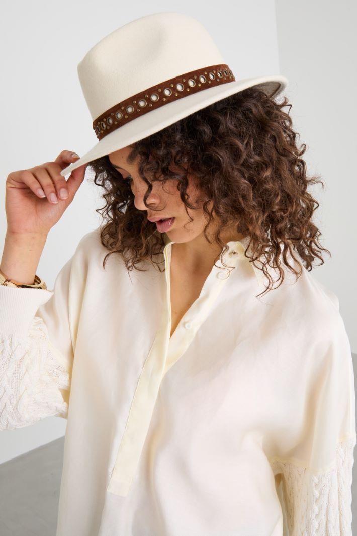 Fedora with ribbon and eyelets Intrend