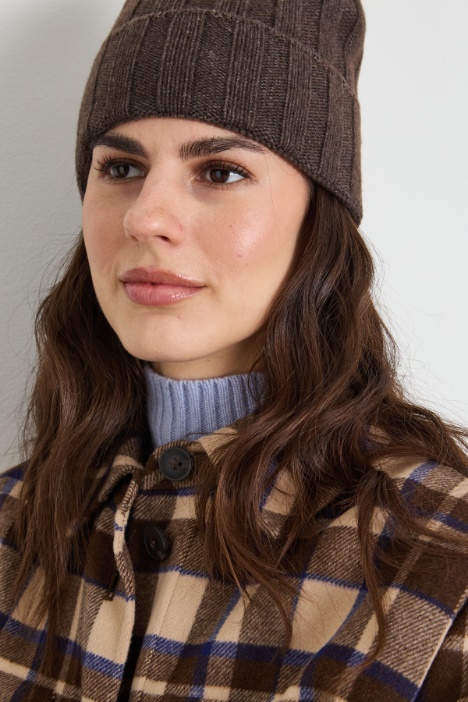 Cuffia in lana a coste