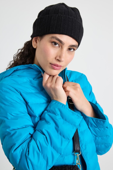 Cuffia in lana a coste