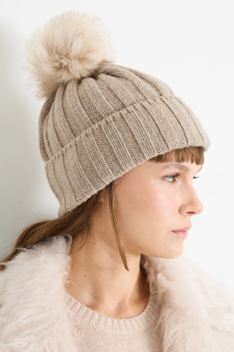 Pom pom hat Intrend
