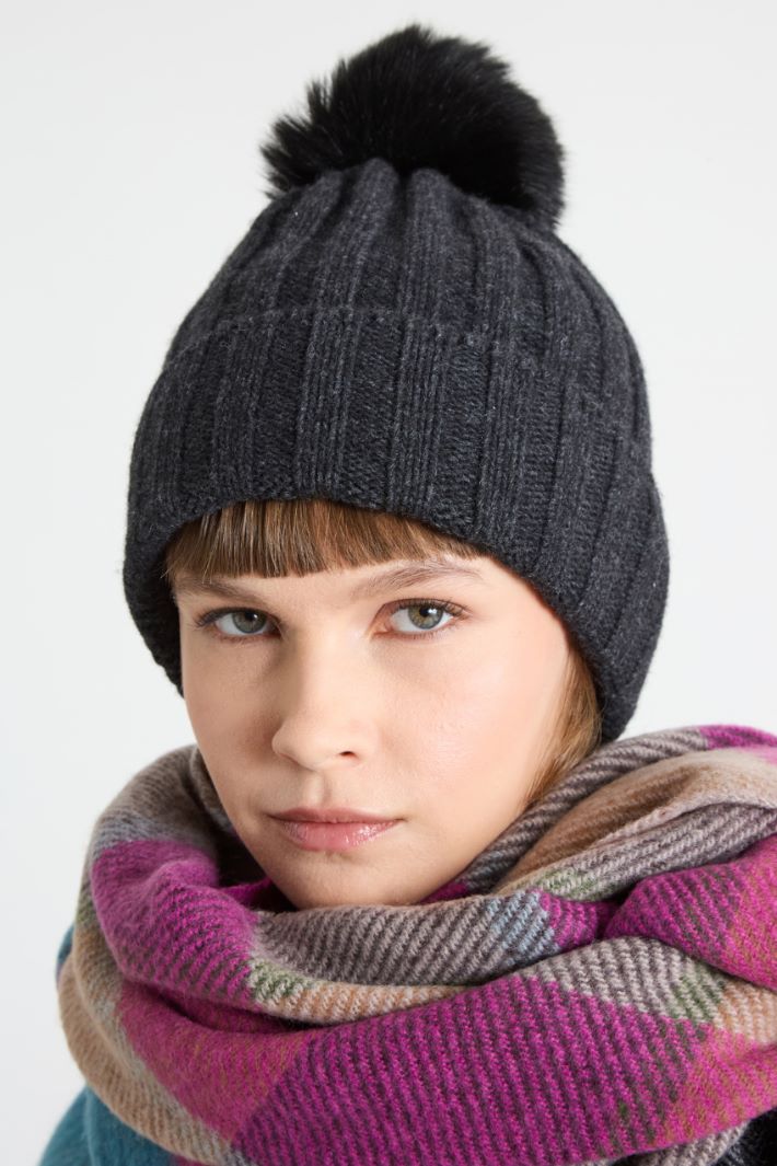 Pom pom hat Intrend