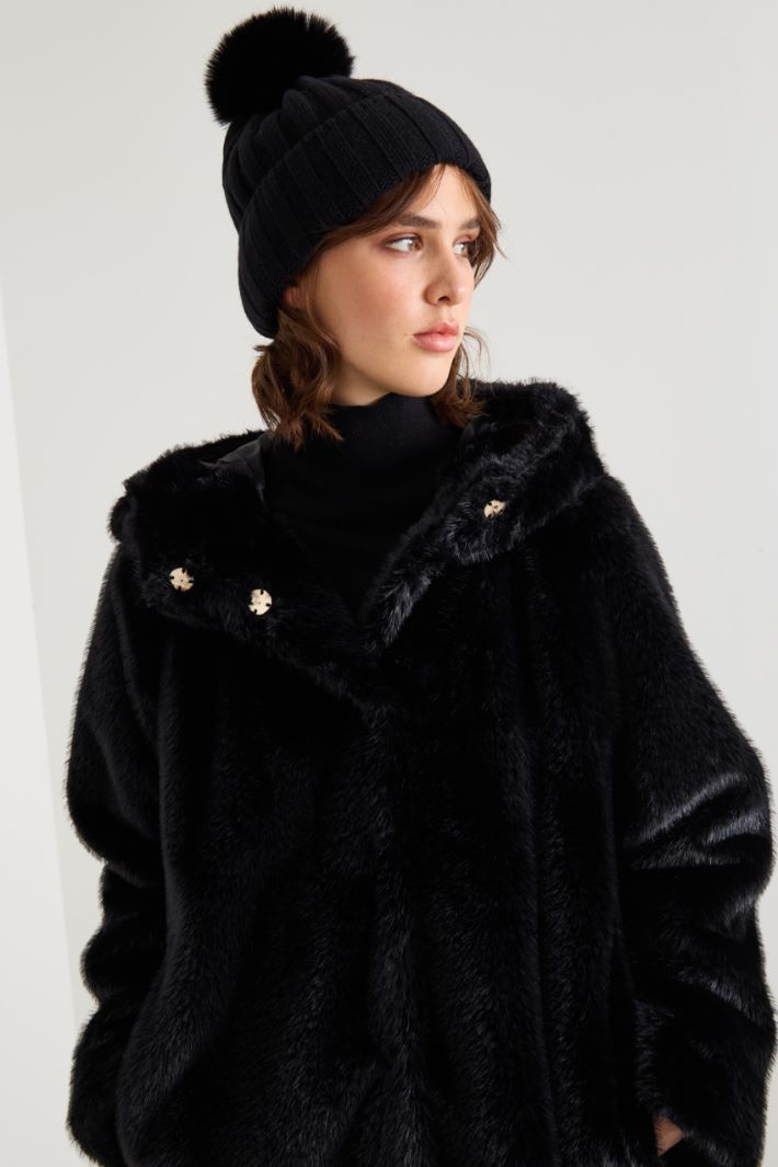 Pom pom hat Intrend