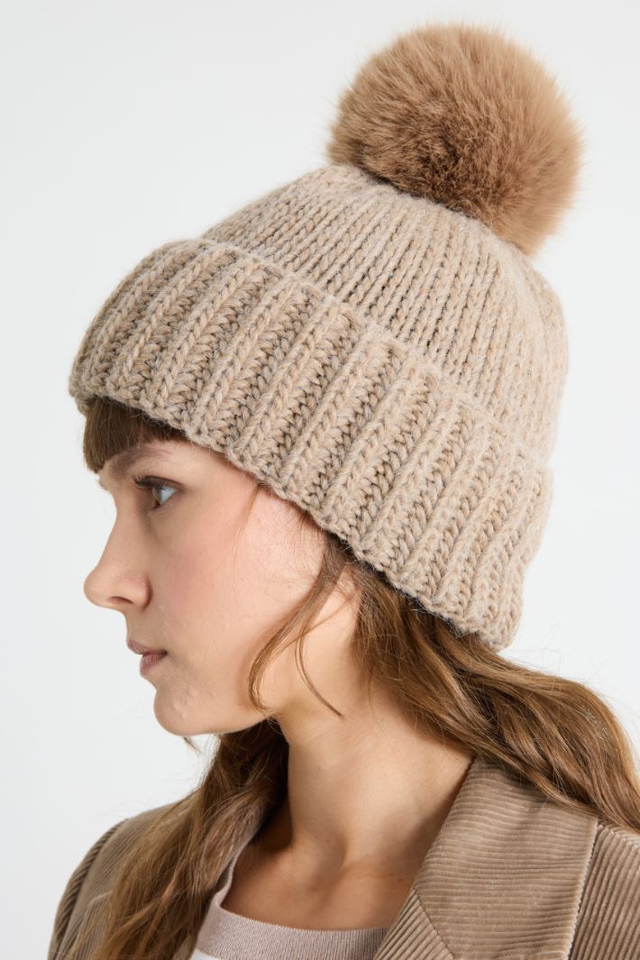 Pom pom hat Intrend