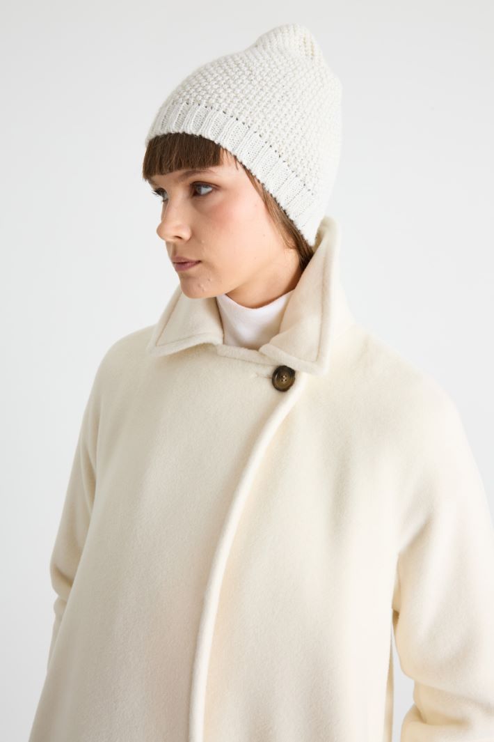 Hat with lamé inserts Intrend - 2