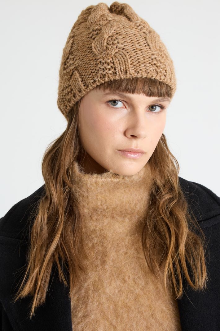 Cable-knit hat Intrend
