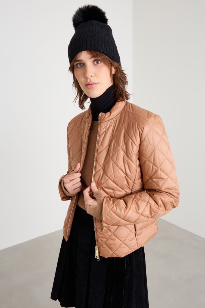 Pom pom hat Intrend