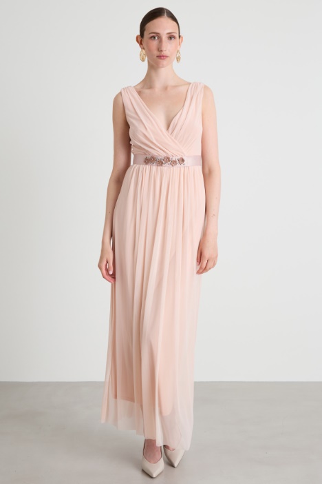 Abito lungo in tulle con cintura