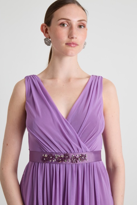 Vestido largo de tul con cinturón