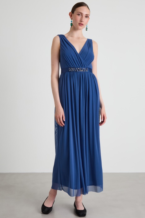 Abito lungo in tulle con cintura