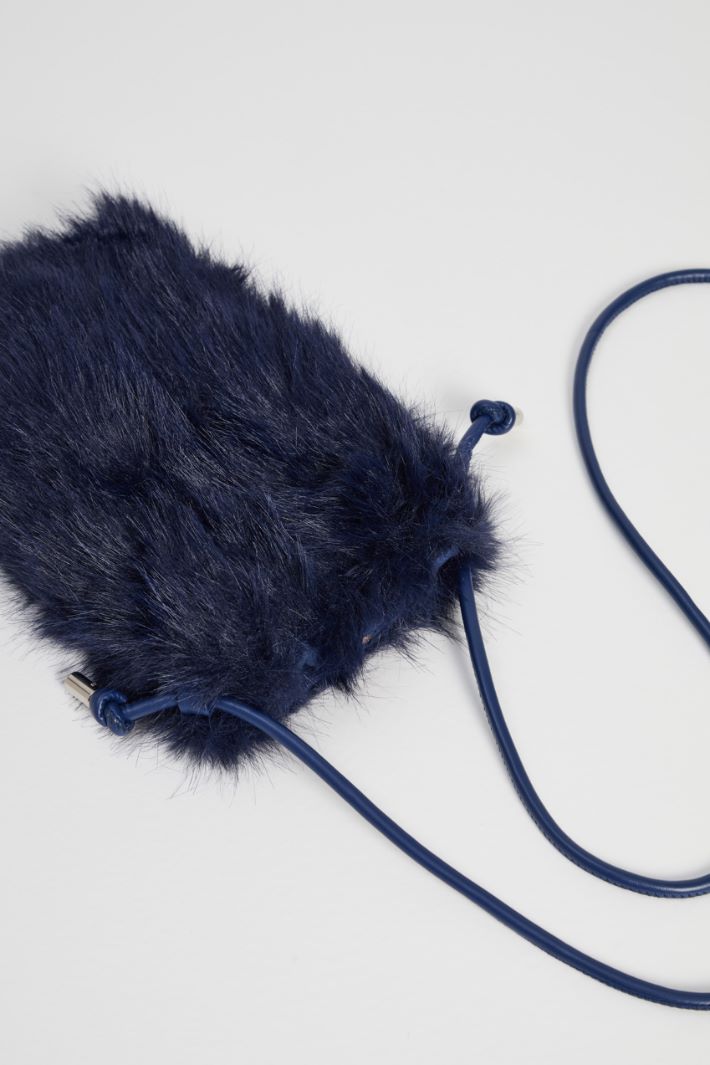 Plush effect cell phone holder Intrend - 2