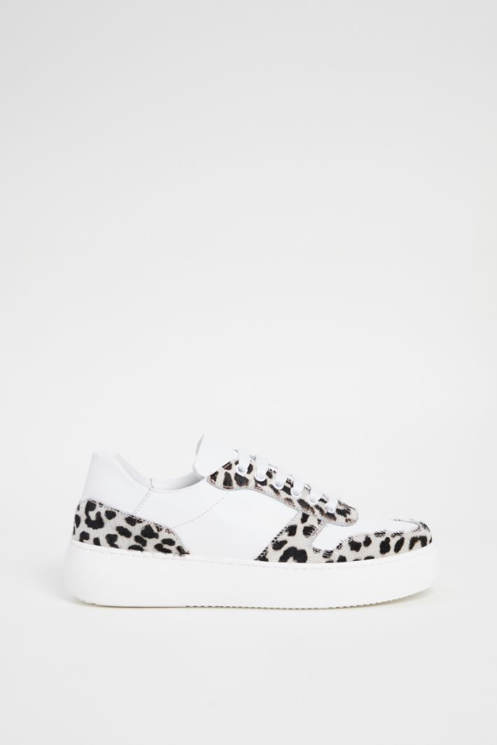Leather sneakers Intrend