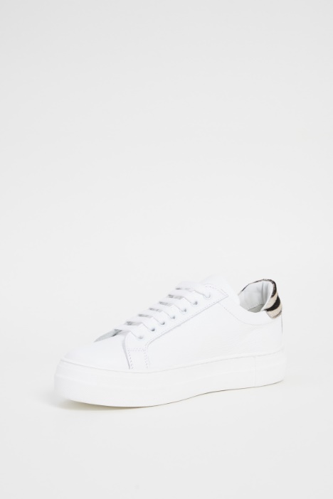 Zapatillas de piel martillada