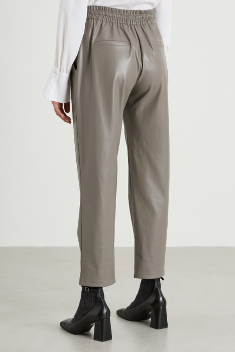 Pantalones jogger de piel sintética