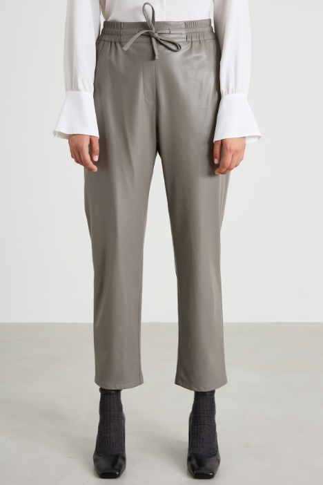 Pantalones jogger de piel sintética