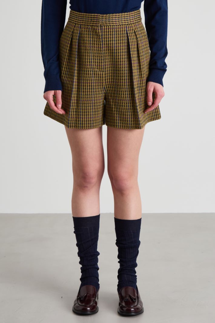 Pantalones cortos de punto con pinzas Intrend - 2
