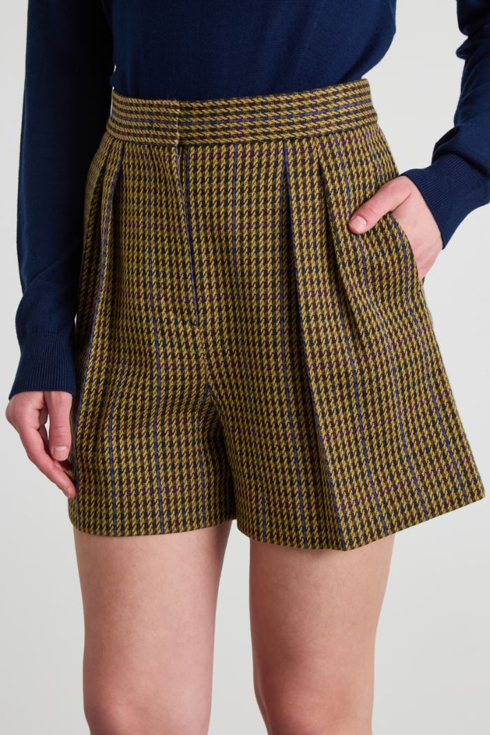Pantalones cortos de punto con pinzas Intrend - 4