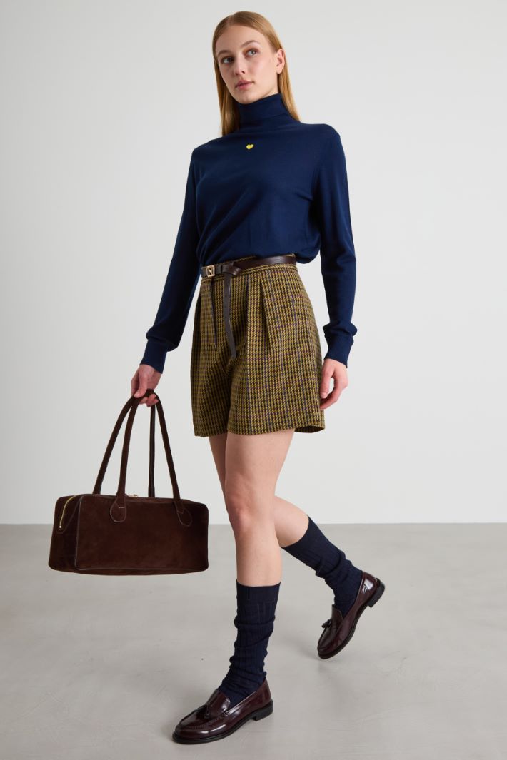Pantalones cortos de punto con pinzas Intrend