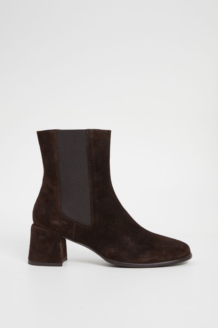 Stivaletti effetto suede con tacco Intrend