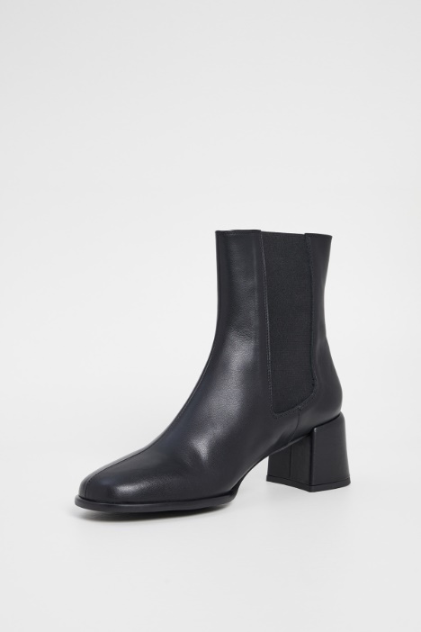 Stivaletti in pelle con tacco