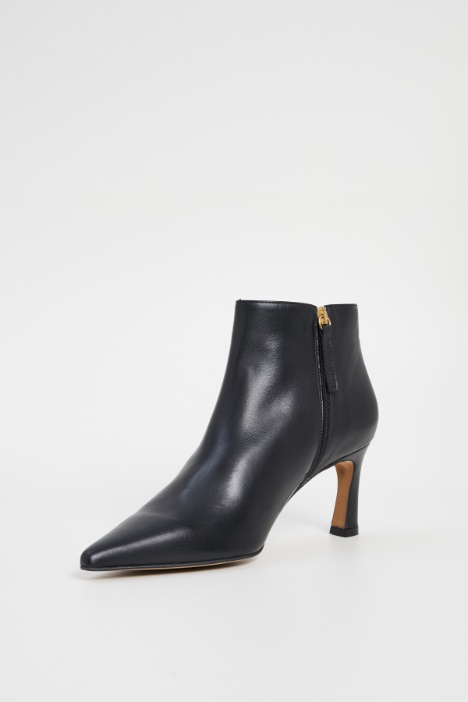 Stivaletti a punta in pelle