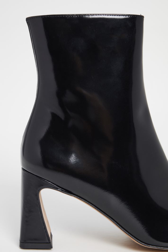 Shiny leather ankle boots Intrend - 4