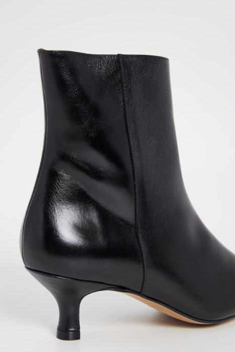 Stivaletti in pelle con tacco