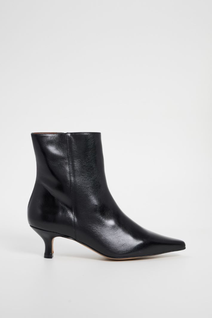 Leather ankle boots with heel Intrend