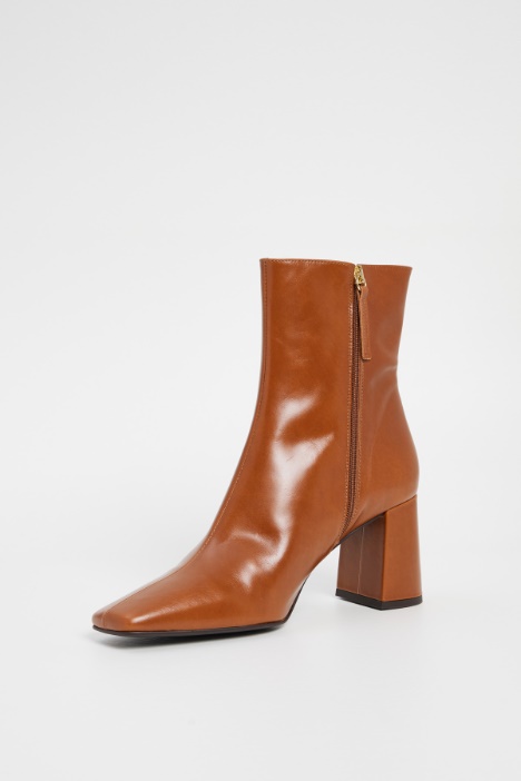 Stivaletti con tacco largo