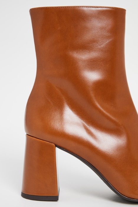 Stivaletti con tacco largo