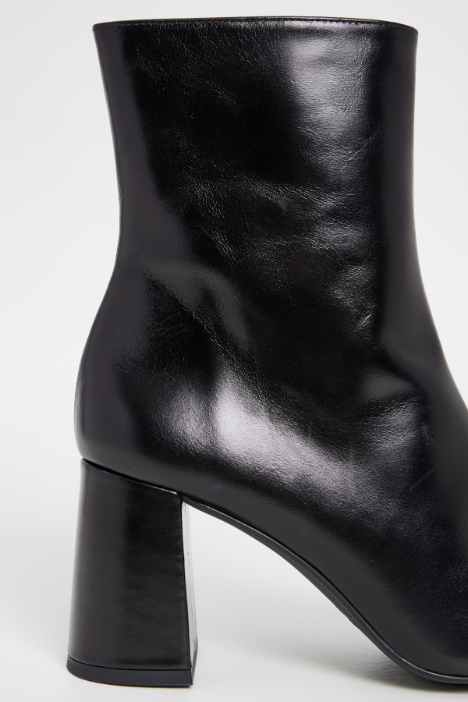 Stivaletti con tacco largo