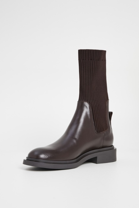 stivaletti in pelle e maglia