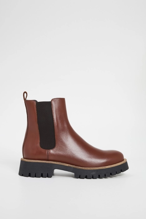 Treaded sole ankle boots - Intrend