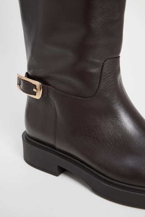 Botas altas con hebilla