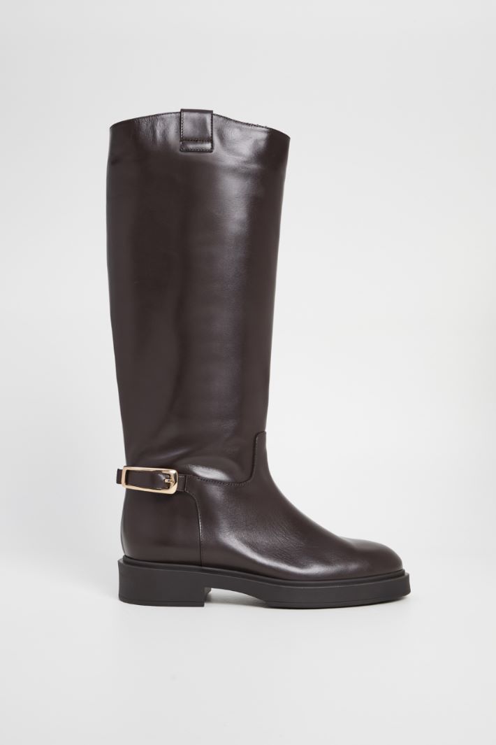 High boots with buckle Intrend