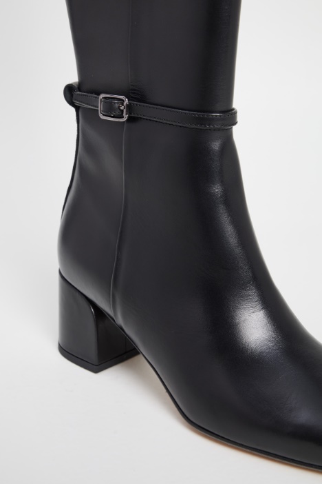 Stivali alti con tacco