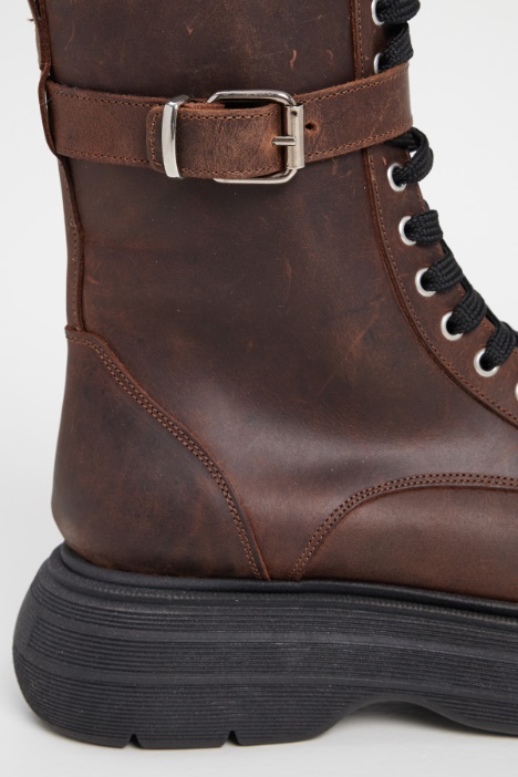 Anfibi con suola chunky