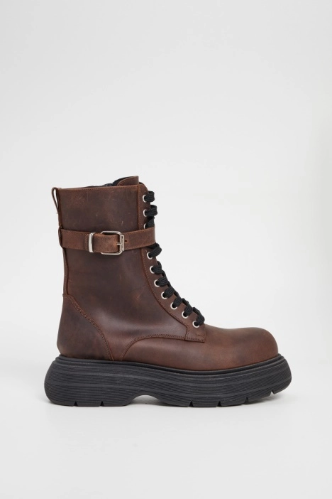 Combat boots with chunky sole - Intrend
