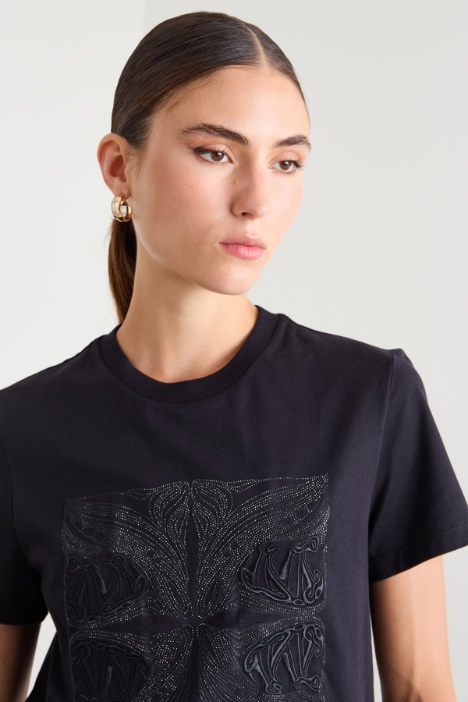 T-shirt in jersey con ricamo