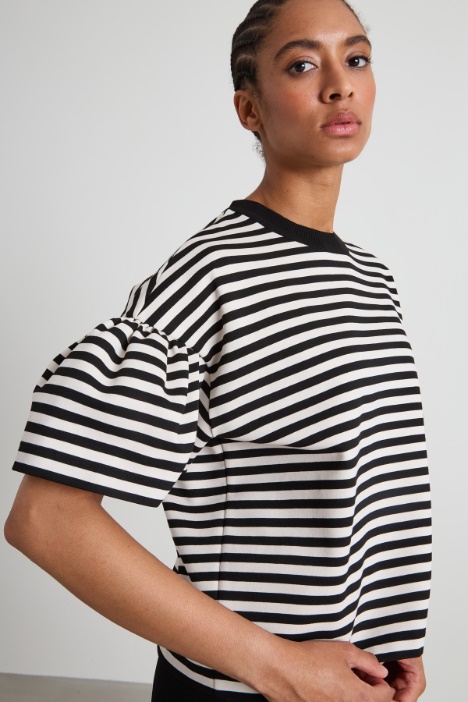 T-shirt con maniche volant