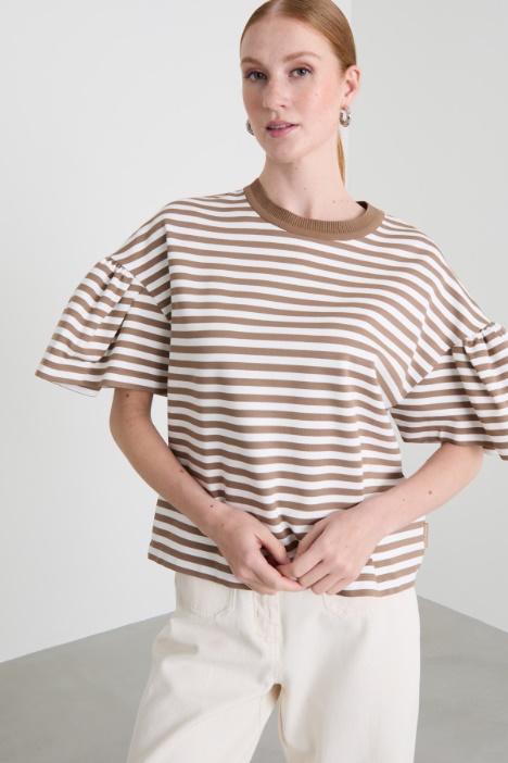 T-shirt con maniche volant