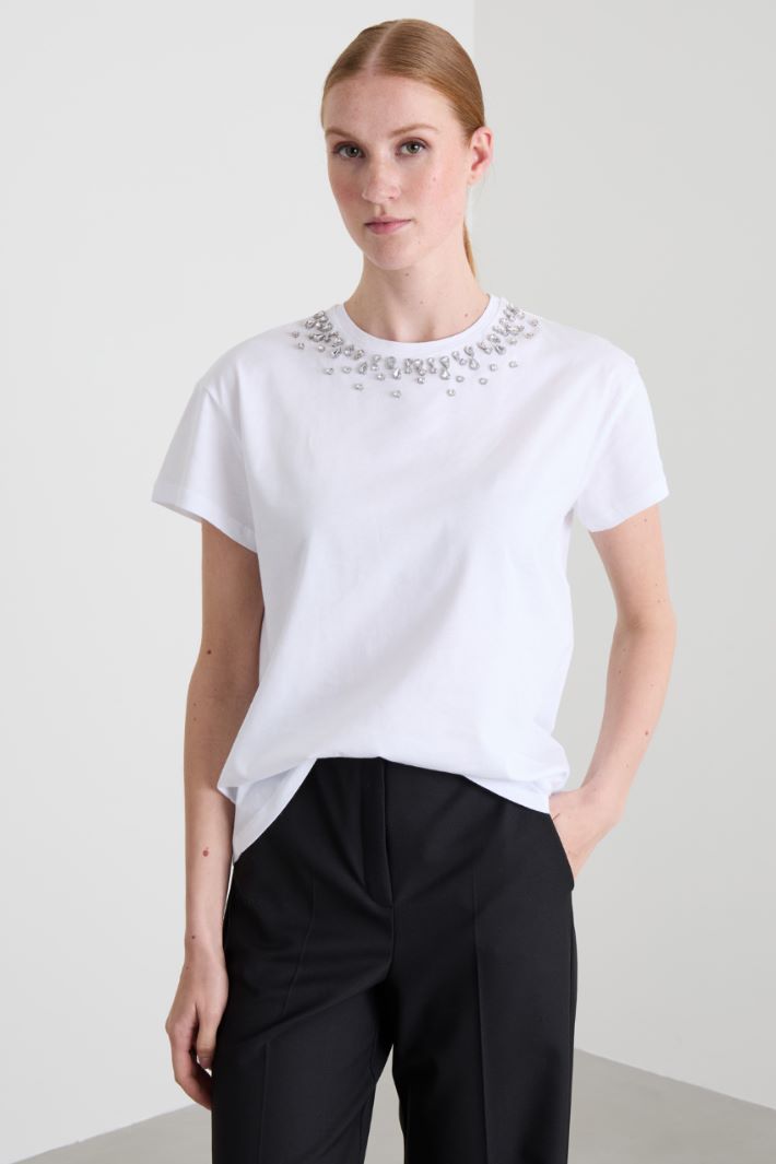 T-shirt con maxi strass Intrend