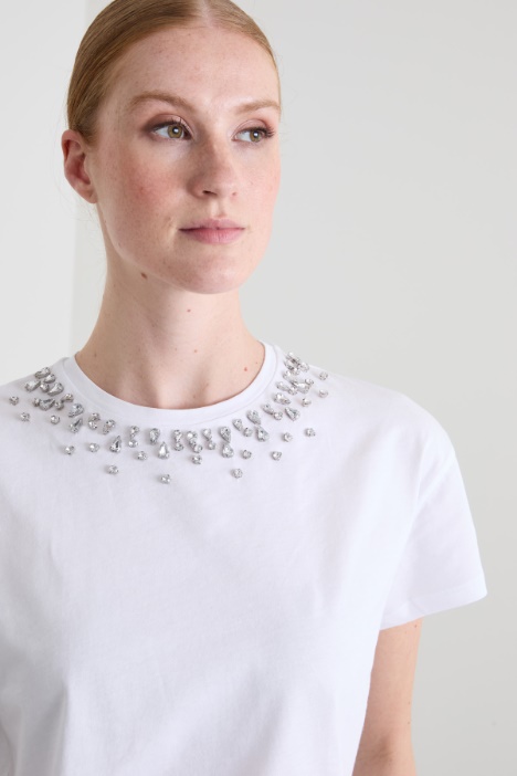 T-shirt con maxi strass