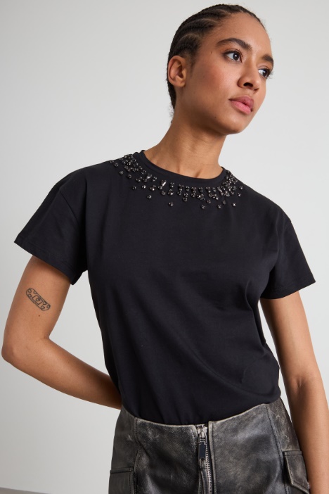 T-shirt con maxi strass