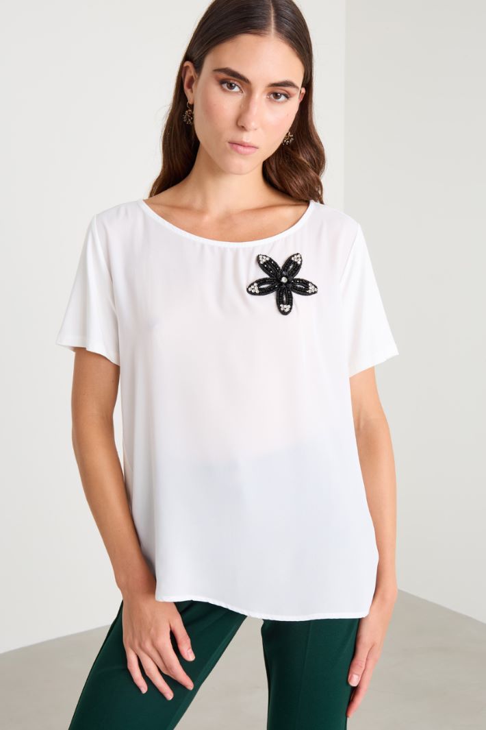 T-shirt bimateriale con strass Intrend
